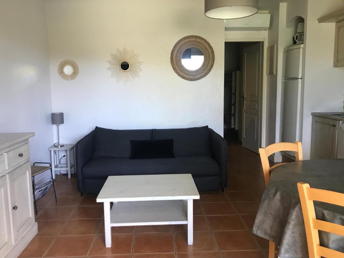 Les terrasses du Liouquet T2, piscine , parking , mer à 150 m La Ciotat Esterno foto