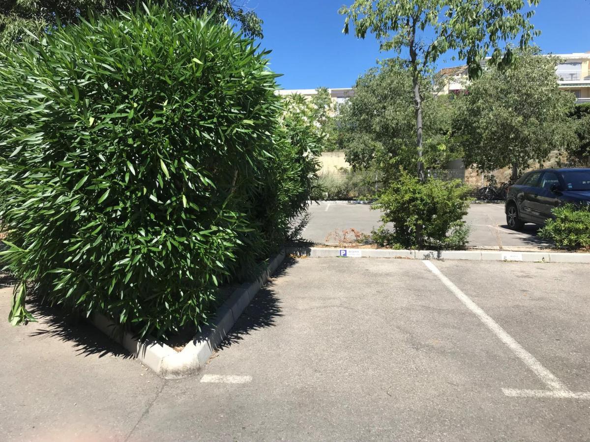 Les terrasses du Liouquet T2, piscine , parking , mer à 150 m La Ciotat Esterno foto